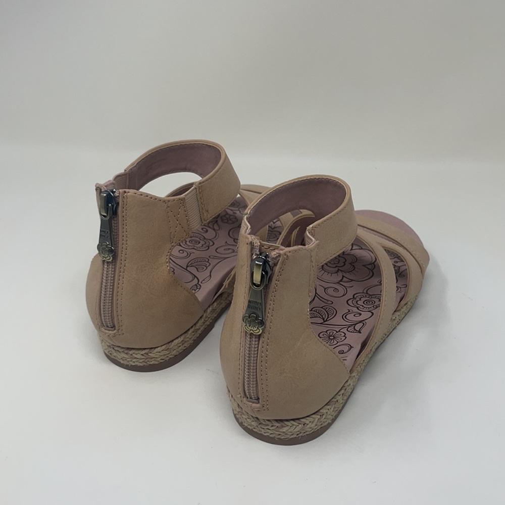 MOOTSIES TOOTSIE sandals! New! - Picture 4 of 6